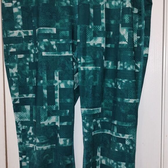 Danskin Now  workout  capris legging pants  Sz L (12-14) - Picture 2 of 4